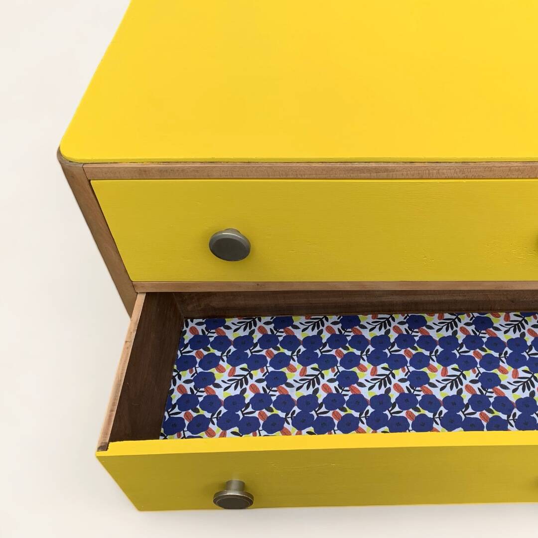 Commode art déco jaune poudré et bois brut