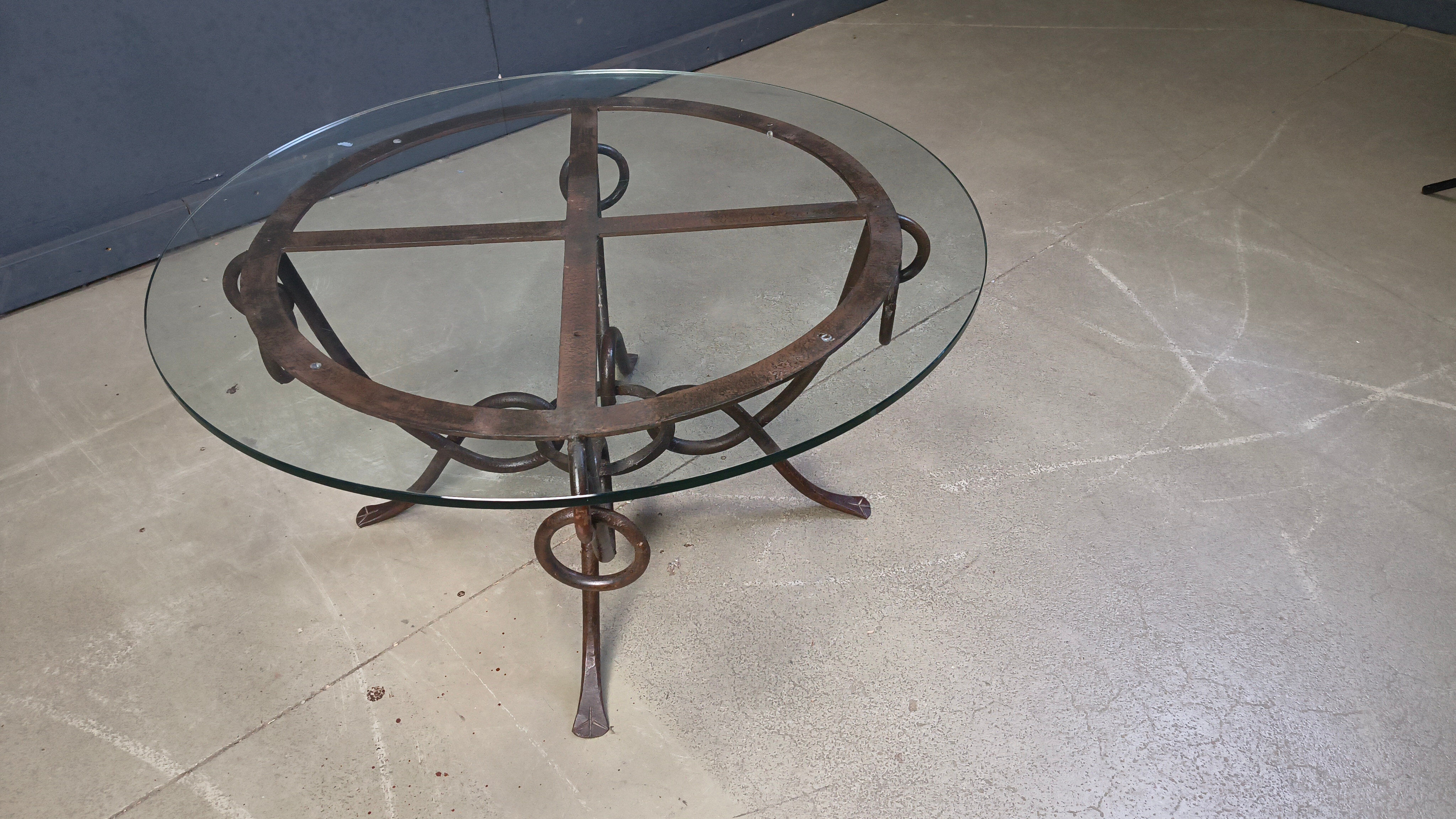 Table basse en fer forgé par René Drouet, années 1940.