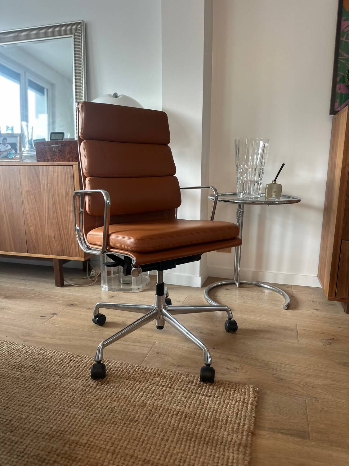 Eames EA 219 chair, Vitra edition, near mint condition