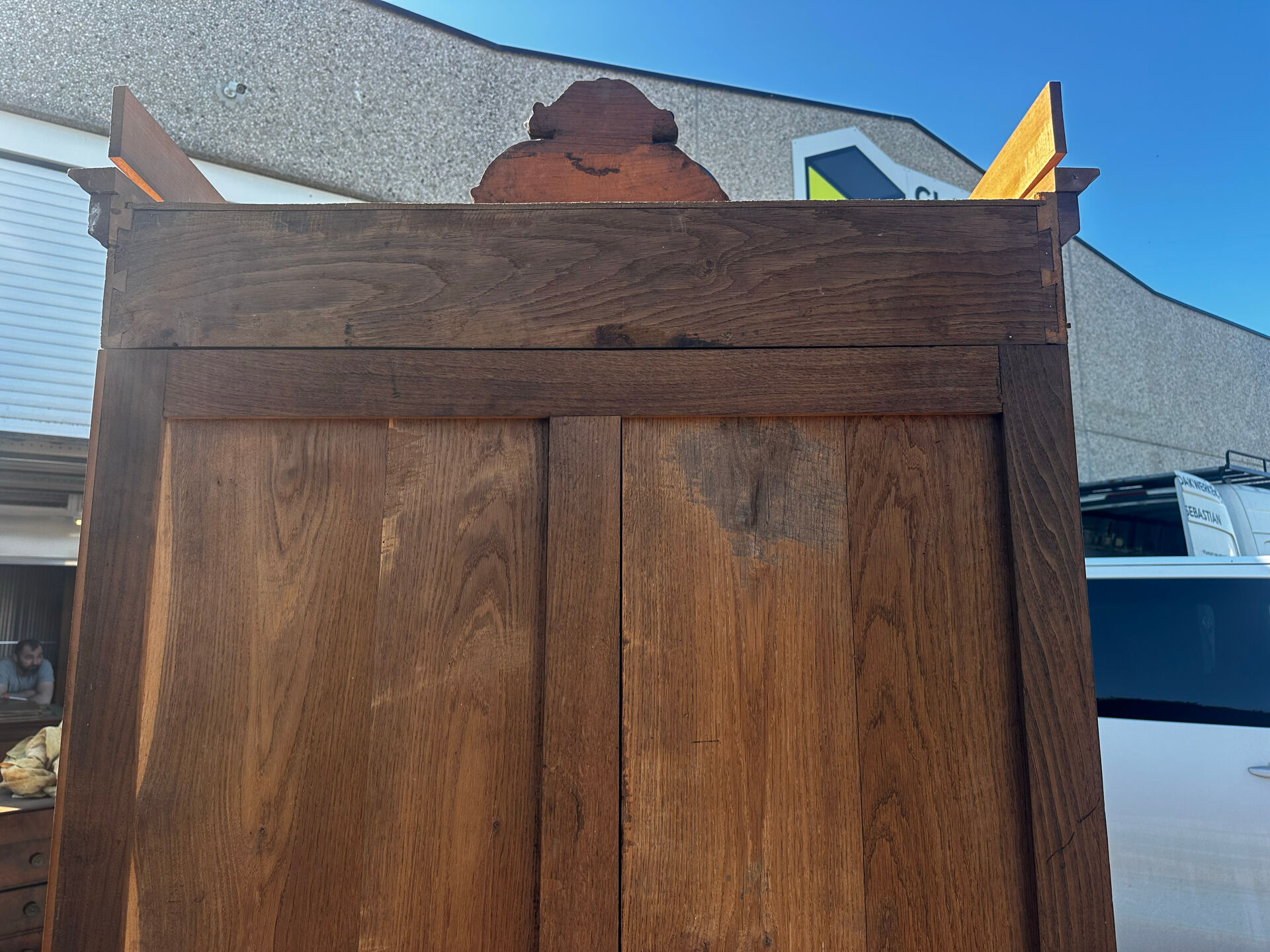 Armoire à glace Napoléon III en placage de loupe