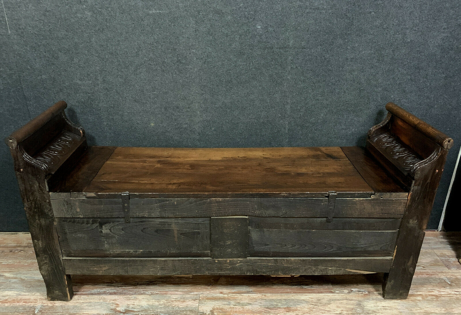 and very important box bench Breton 17th century solid wood