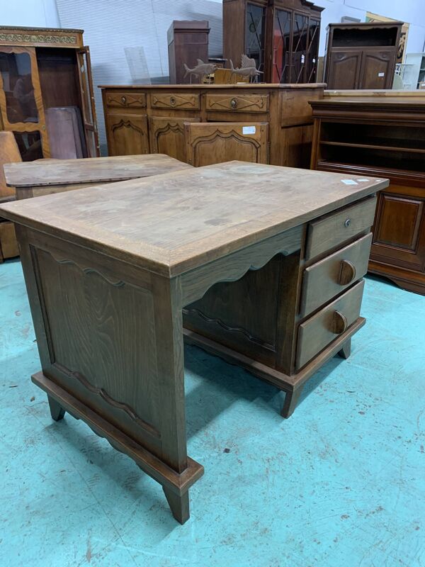 Petit bureau années 40 en chêne