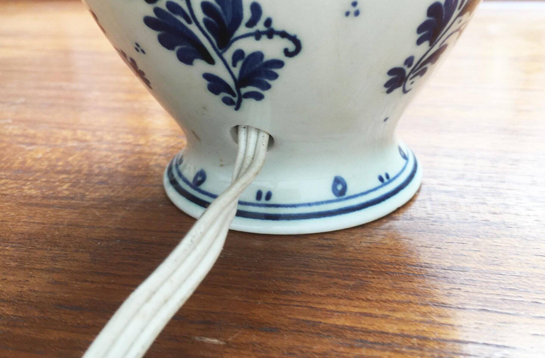 Vintage Dutch Delft blue table lamp by Zenith, Gouda