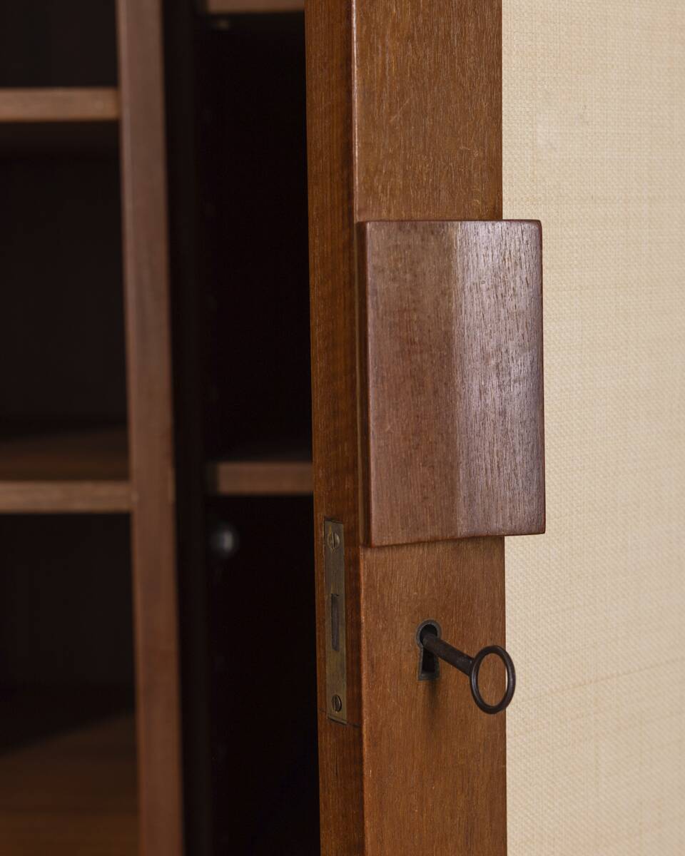 Meuble en bois à deux portes des années 1960, recouvert de tissu, de style italien.