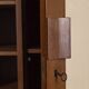Meuble en bois à deux portes des années 1960, recouvert de tissu, de style italien.
