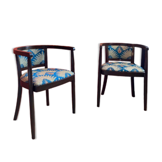 Fauteuils restaurés de style art déco, nouvellement recouverts de tissu jacquard français de haute qualité.