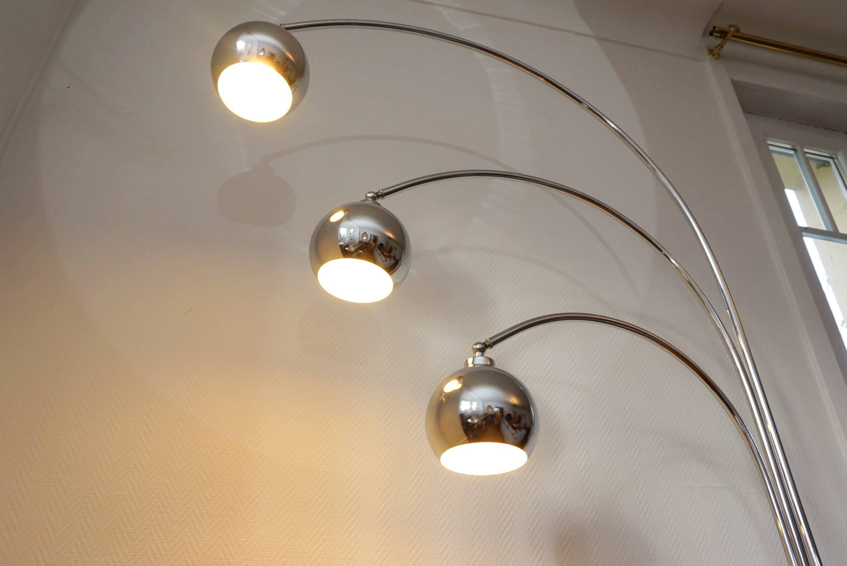 Vintage lamp 3 foot marble globes