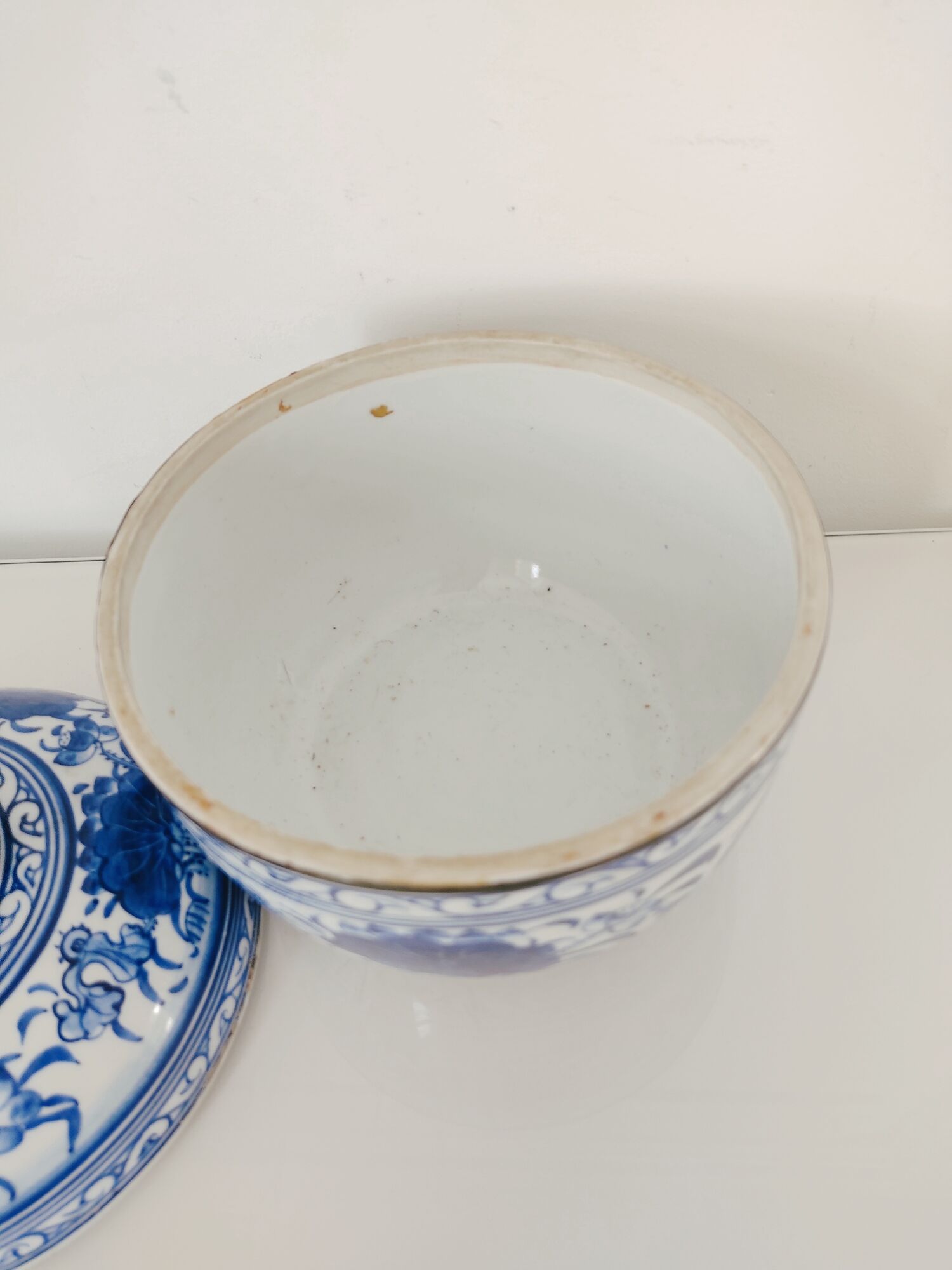 Pot couvert en porcelaine chinoise bleu et blanc