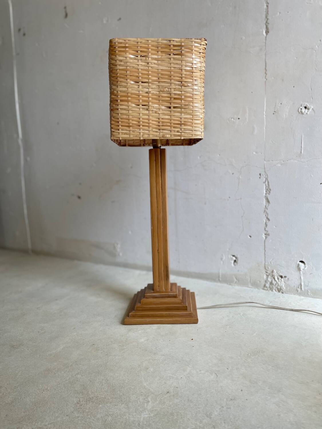Lampe de table moderniste en bambou