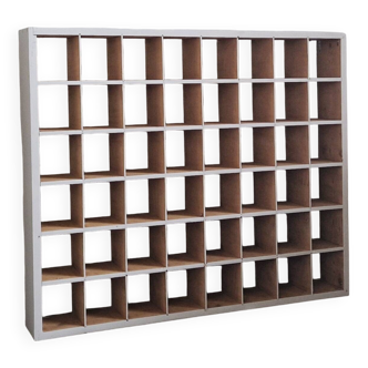 Joli meuble à casiers