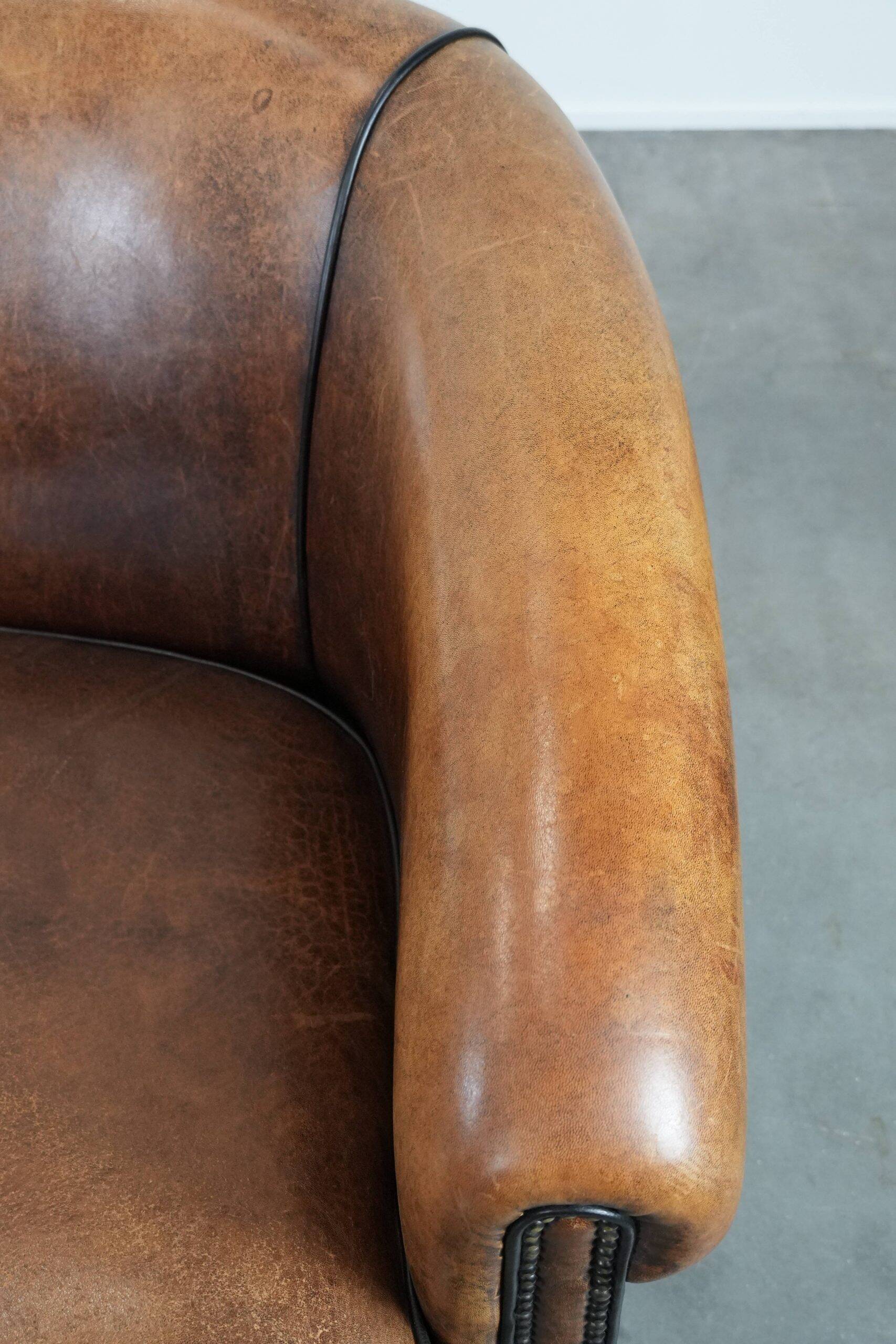 Comfortable vintage sheepskin 2.5-seater club sofa