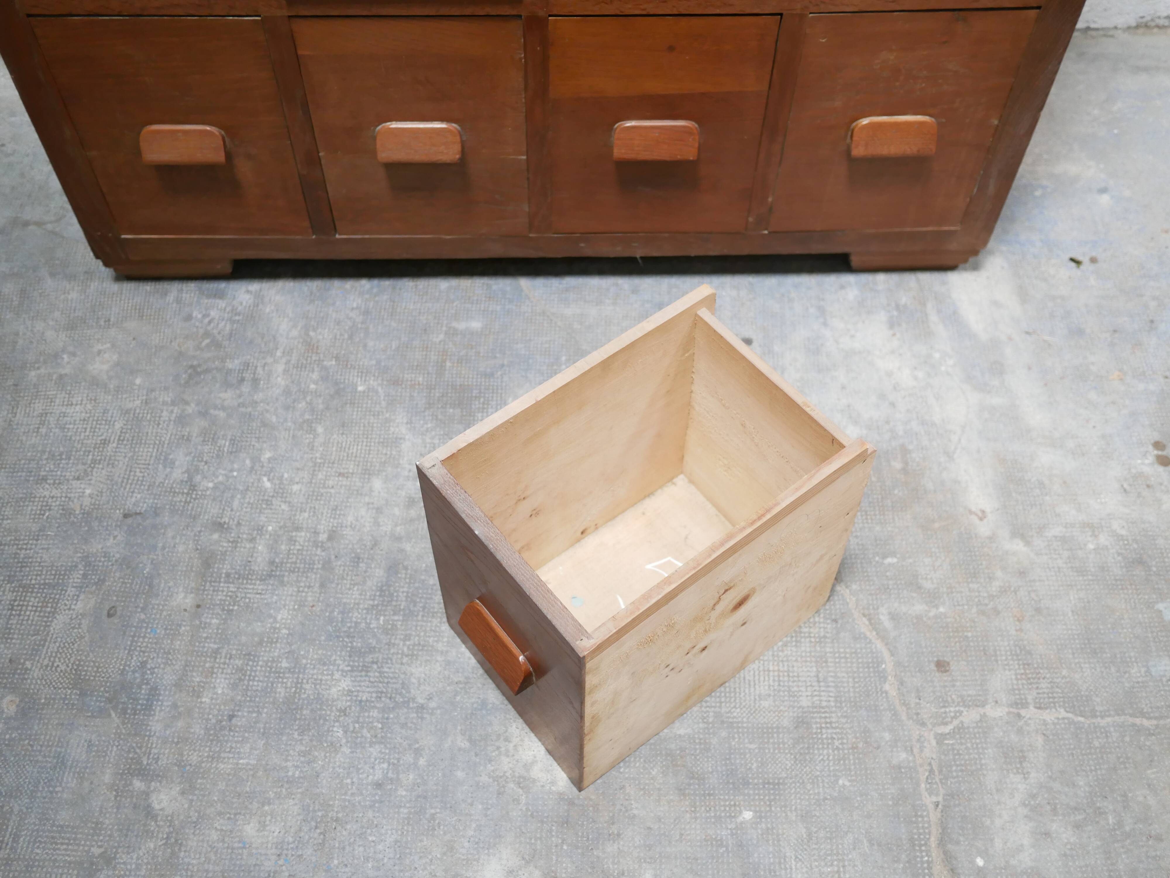 Meuble de métier vintage à tiroirs