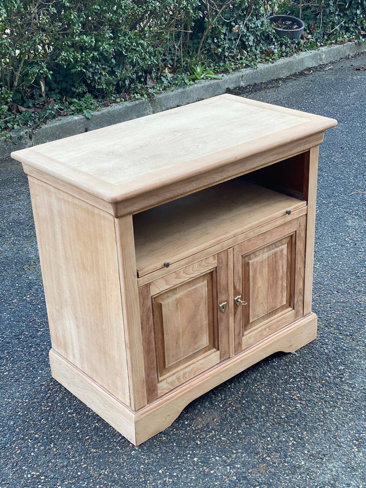 Buffet Louis Philippe deux portes meuble TV rénové en bois massif merisier brut