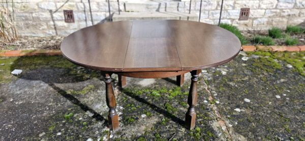 Table ronde bois avec 1 rallonge intégrée + 6 chaises bois et tissus