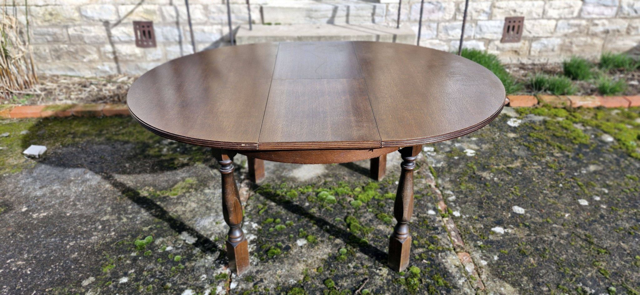 Round wooden table with 1 integrated extension + 6 wooden and fabric chairs