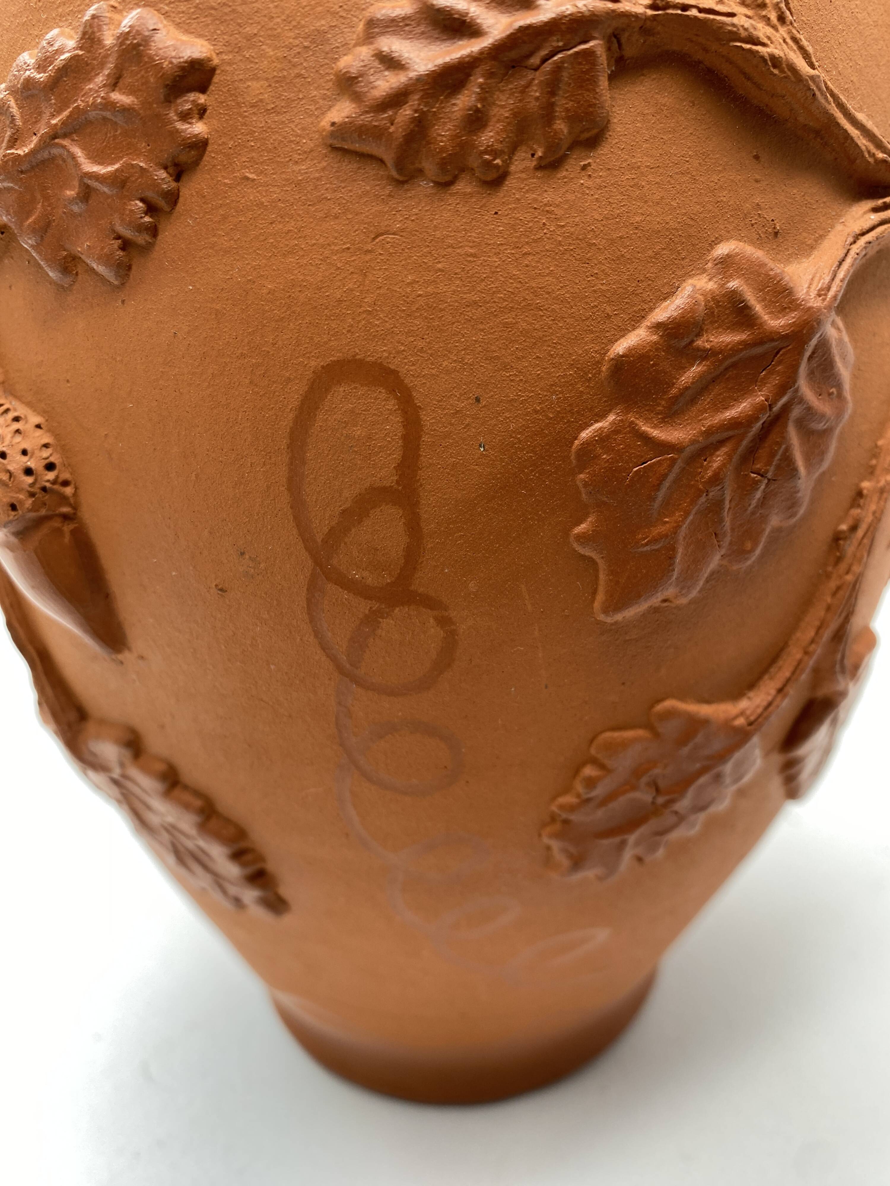 Vase Cruche en terre cuite vintage avec ornement végétale
