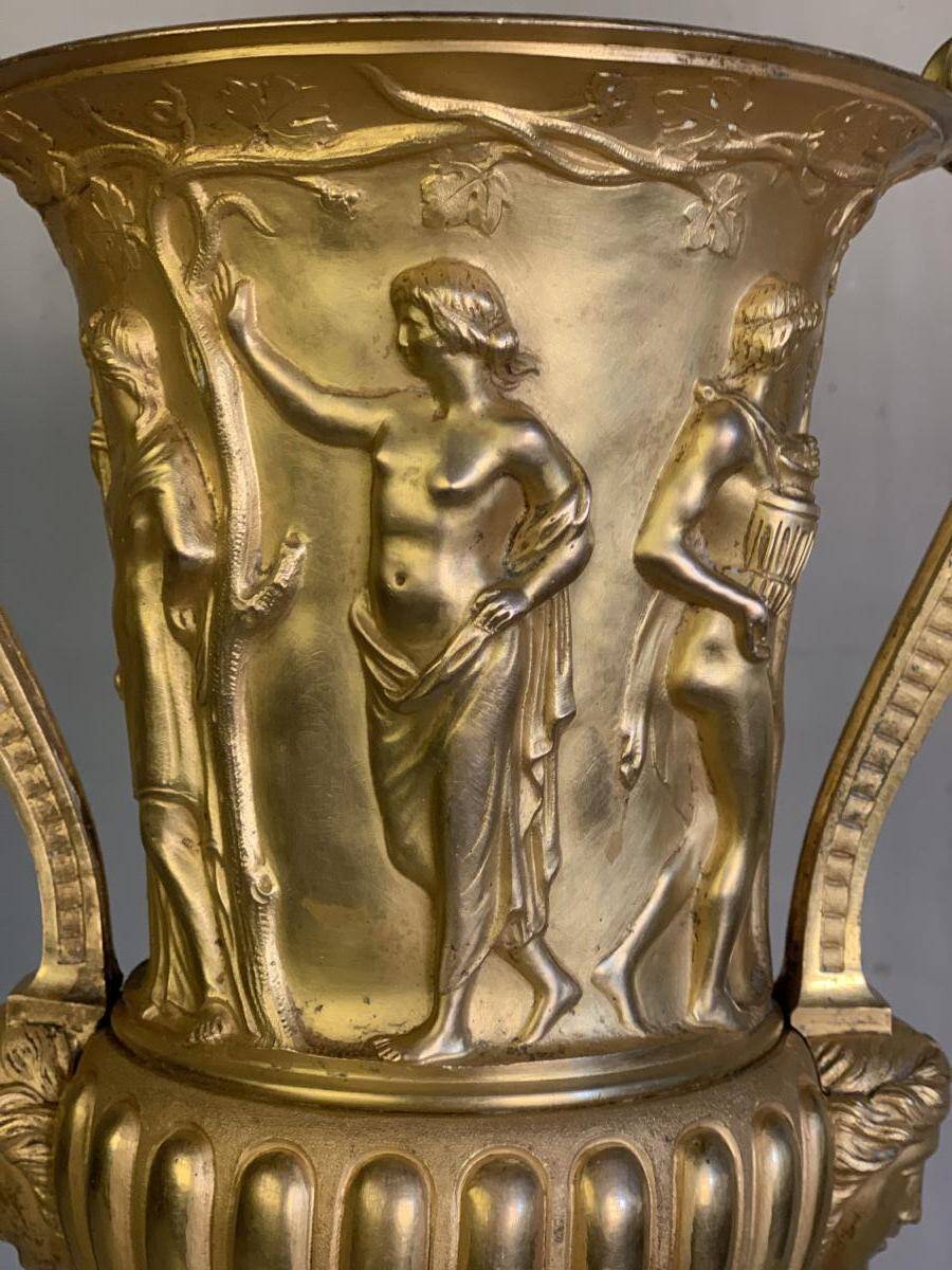 Golden bronze urn, base of red griotte marble.