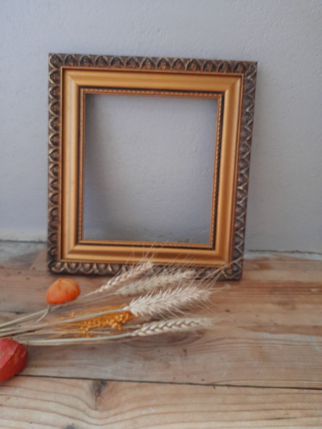 Wall frame molding and gilding