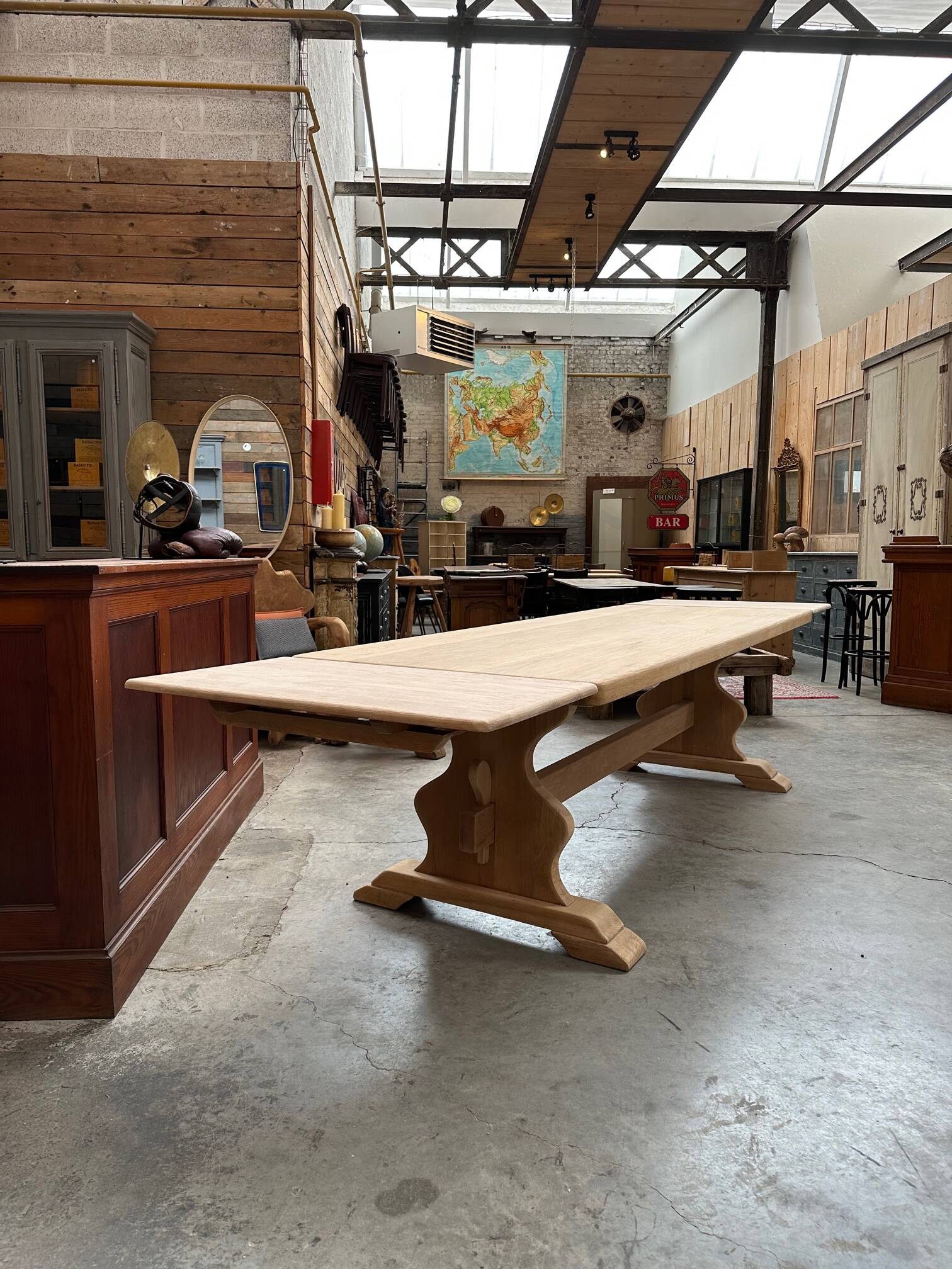 Large monastery type table in oak and its 2 extensions