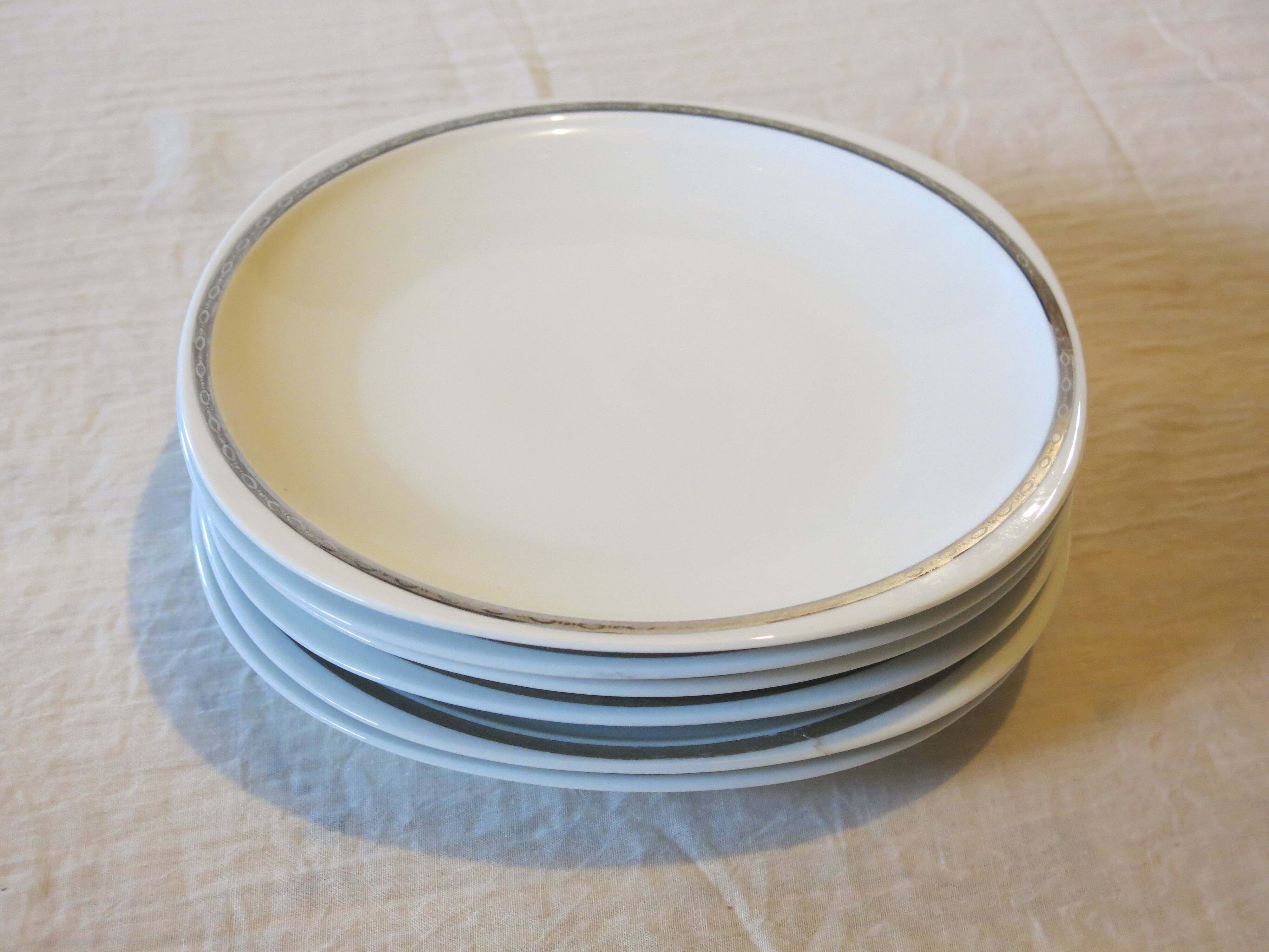 6 Sologne porcelain dinner plates in very good condition