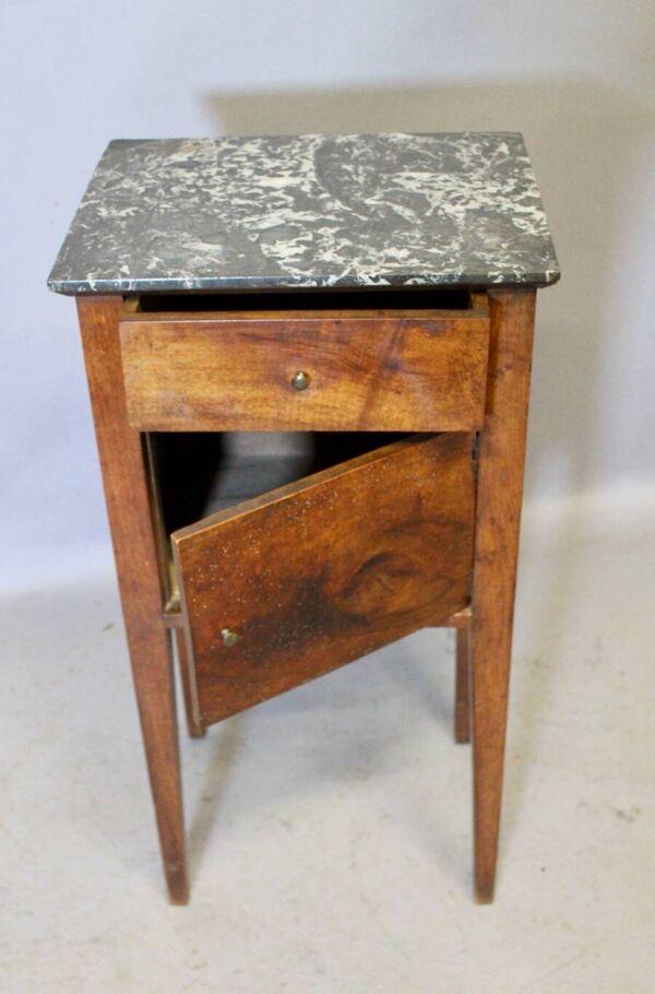 Chevet Directoire en noyer dessus marbre