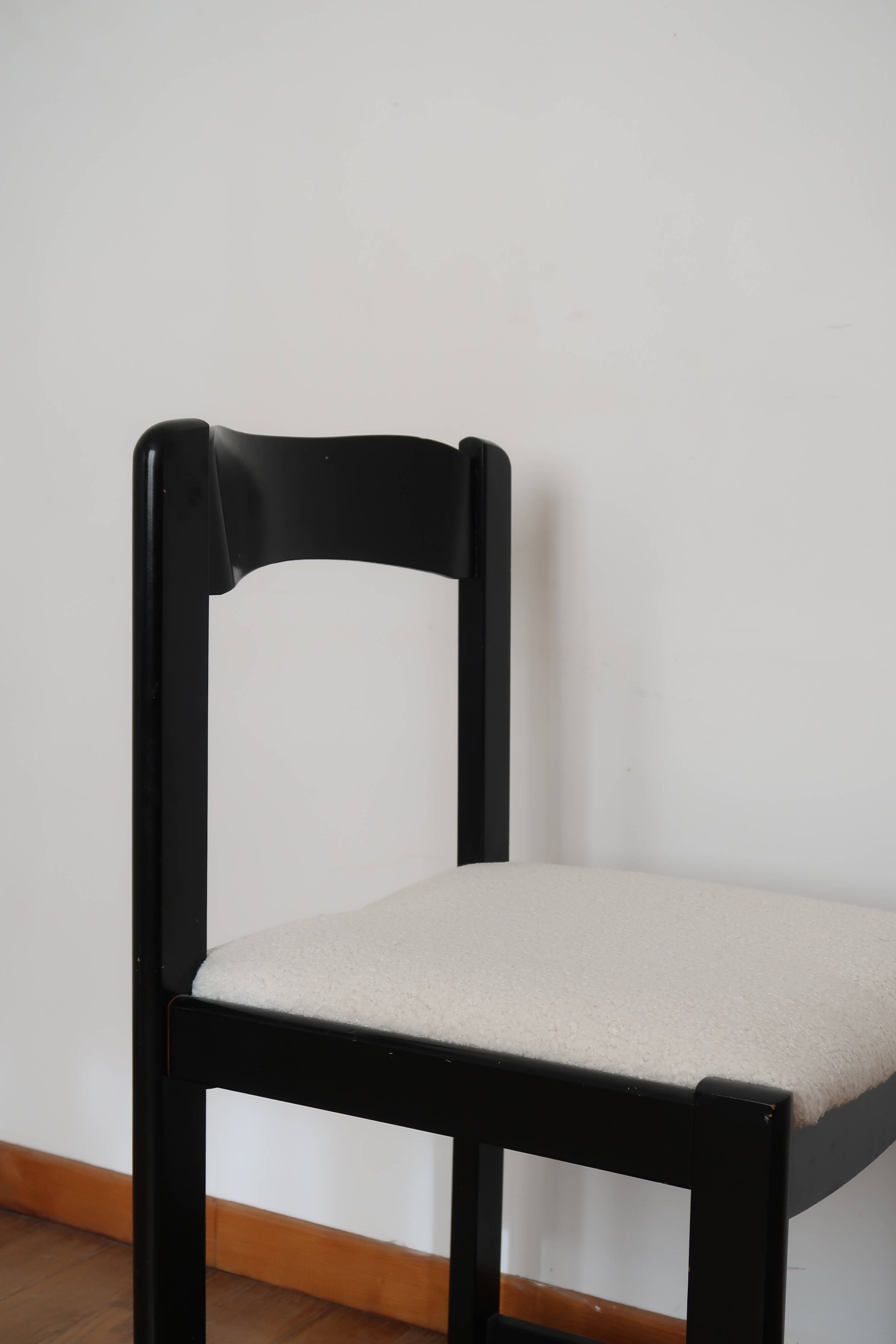 6 black lacquered and terry chairs