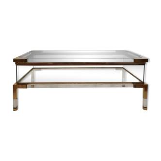 Coffee table with sliding shelf in lucite, brass and glass, Hollywood Regency