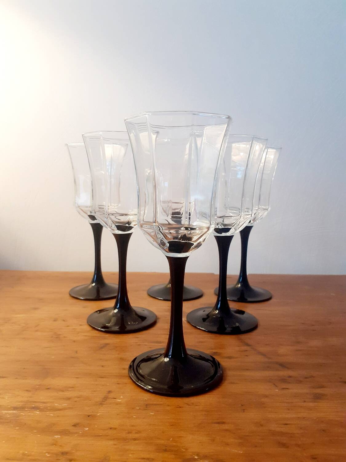 Set of 6 black stem wine glasses