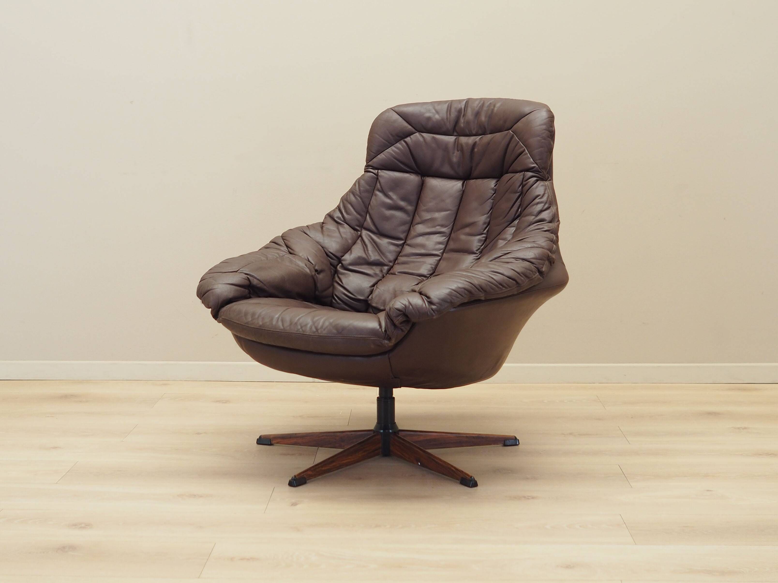 Leather swivel chair, Danish design, 1960s, designer: H.W. Klein, manufactu