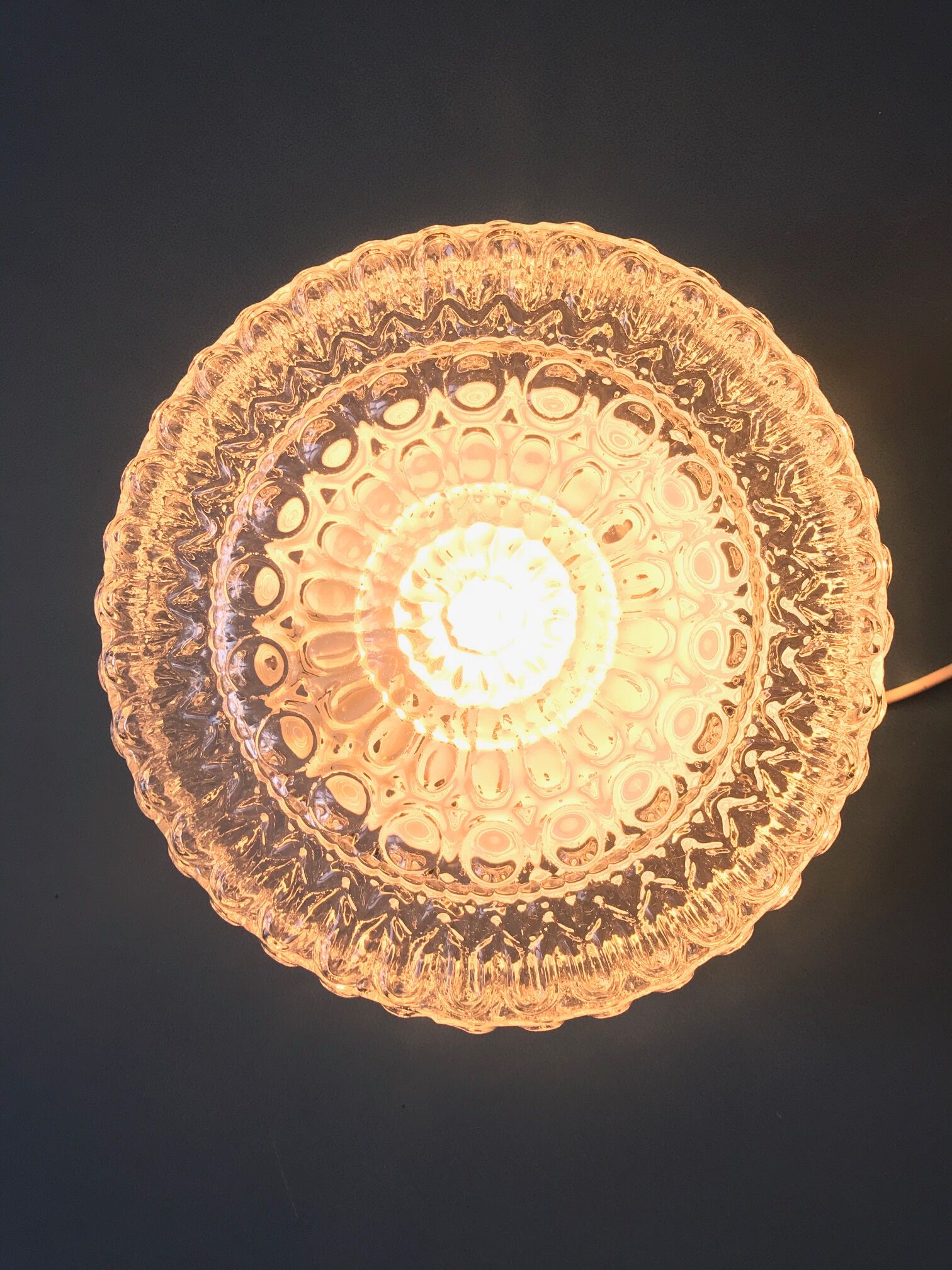 Round ceiling light in chiseled glass