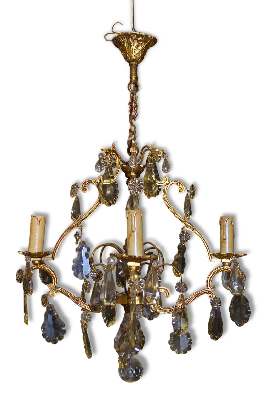 A pendants 4 lights chandelier