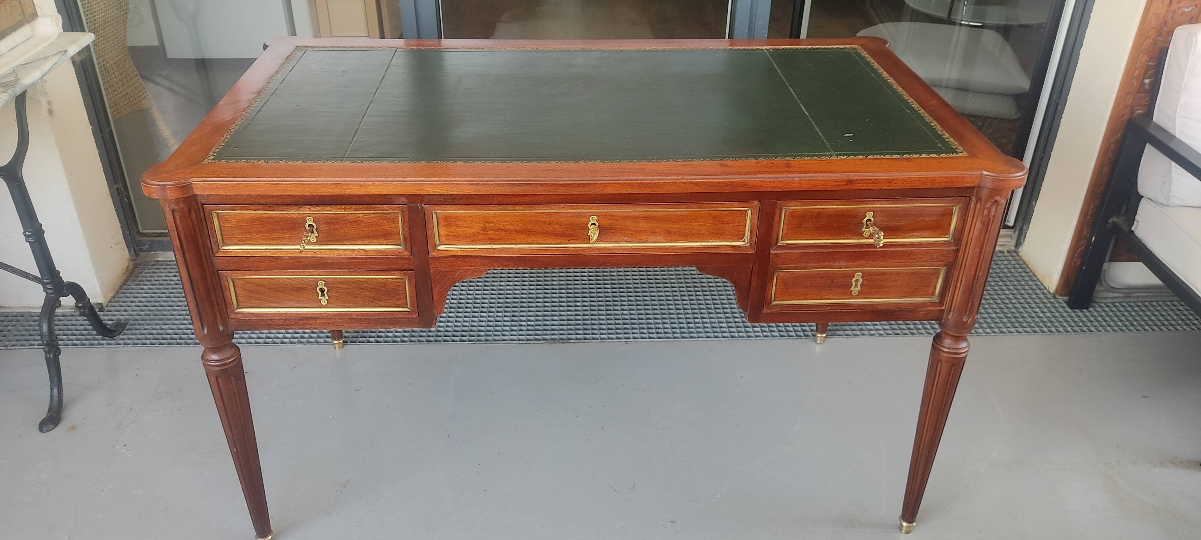 Bureau de style Louis XVI