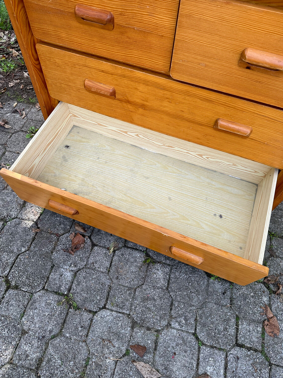 Mountain chest of drawers