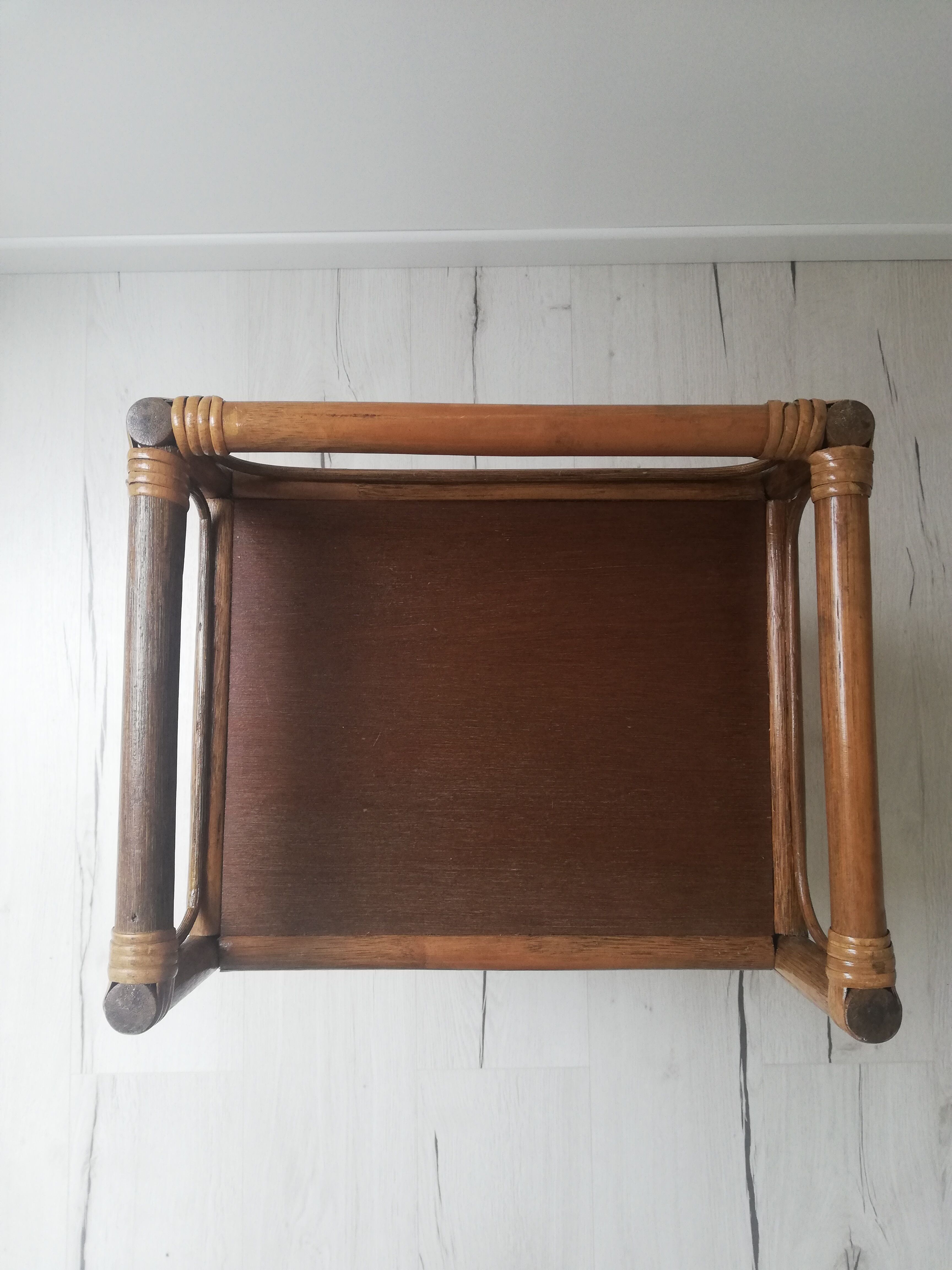 Etagère en rotin vintage