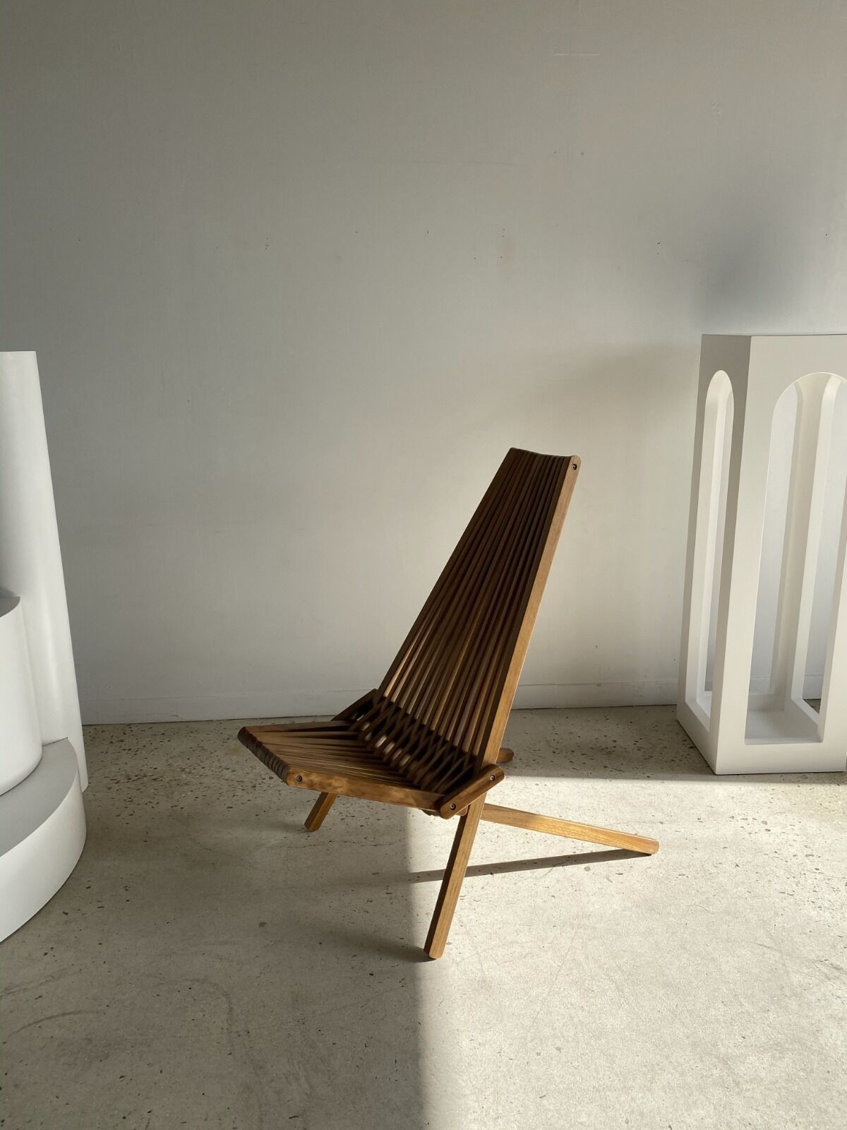 Foldable designer armchair in wooden slats