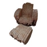 Fauteuil et repose-pied en carton alvéolaire pressé