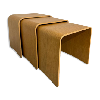 Set of 3 nesting coffee tables in thermoformed wood, 80s design