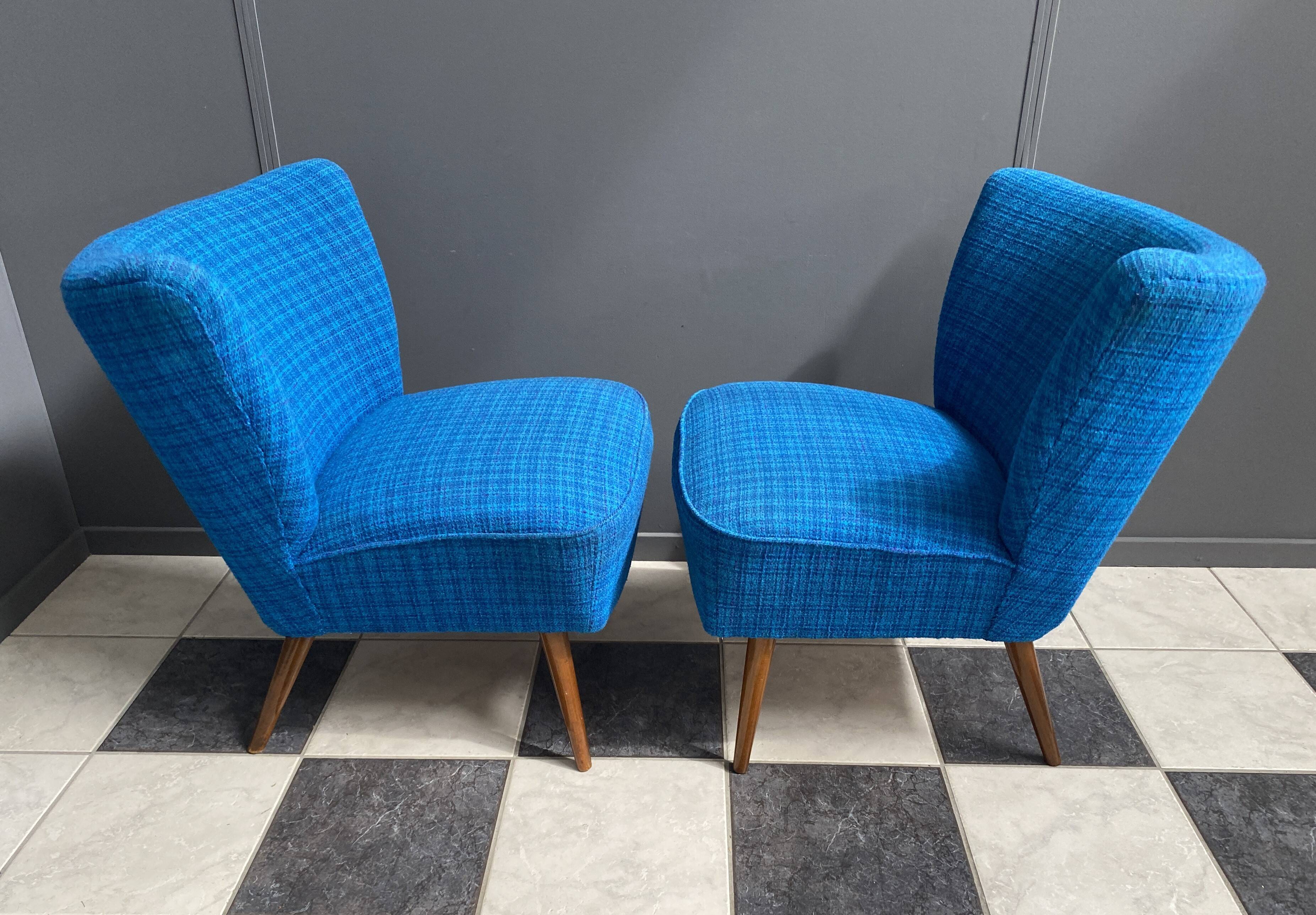ensemble de 2 chaises de cocktail bleues des années 1960