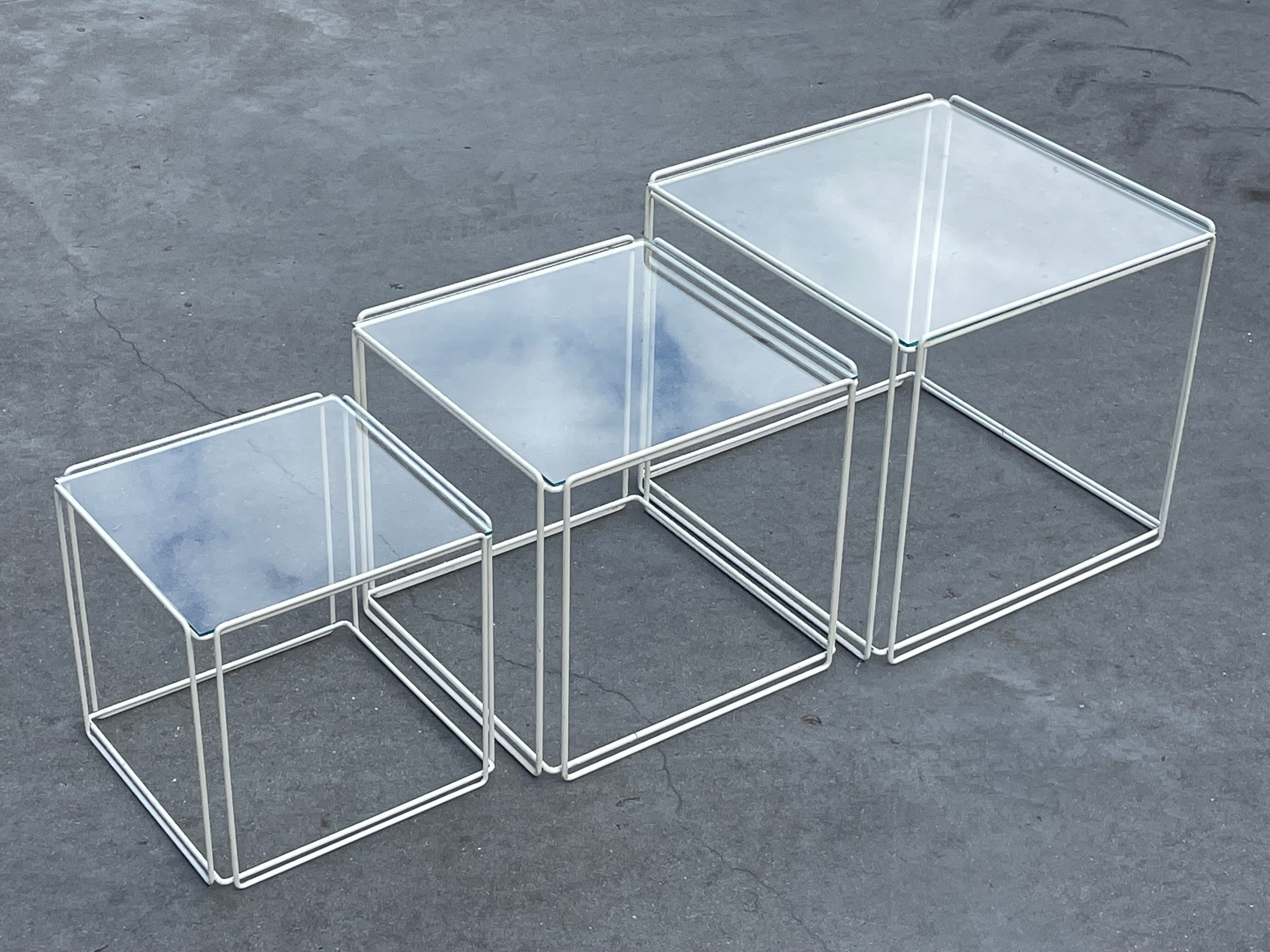 Tables gigognes design Max Sauze éditées par Iscocèle