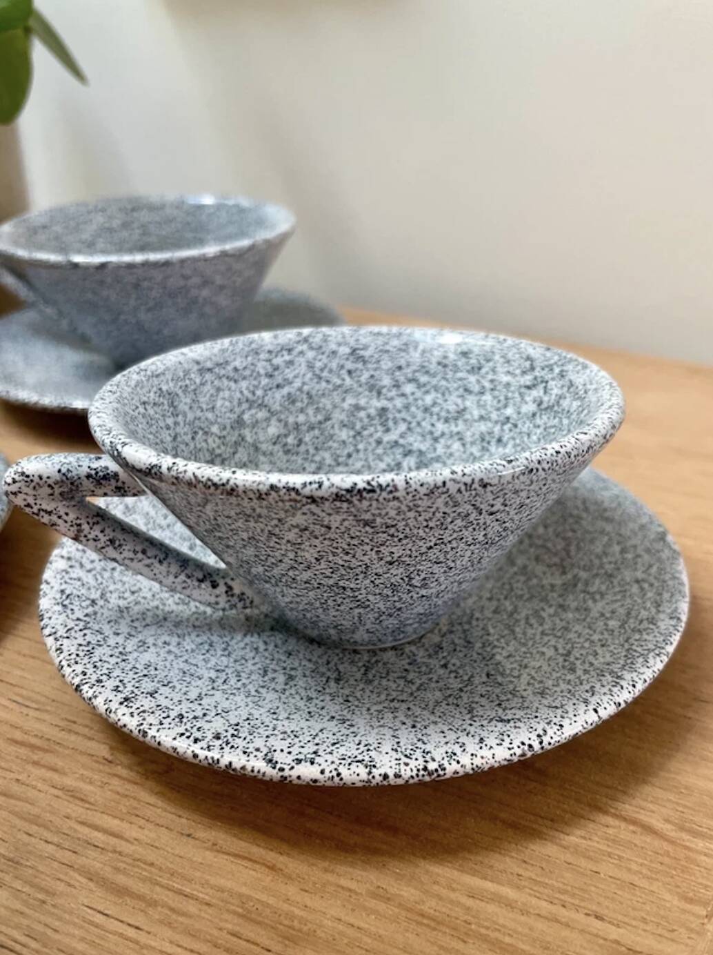 3 tasses de style Memphis