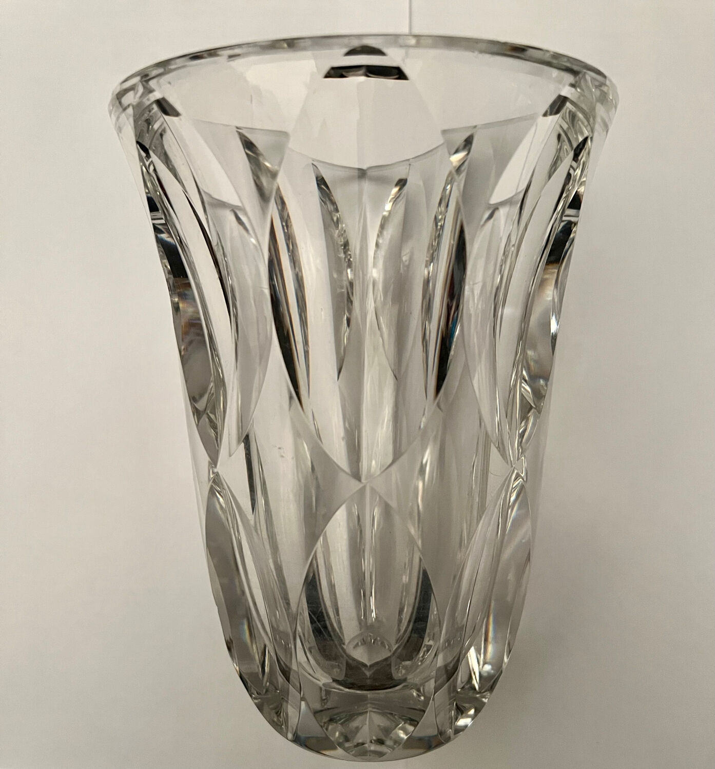 Art deco vase in cut crystal signed Saint Louis