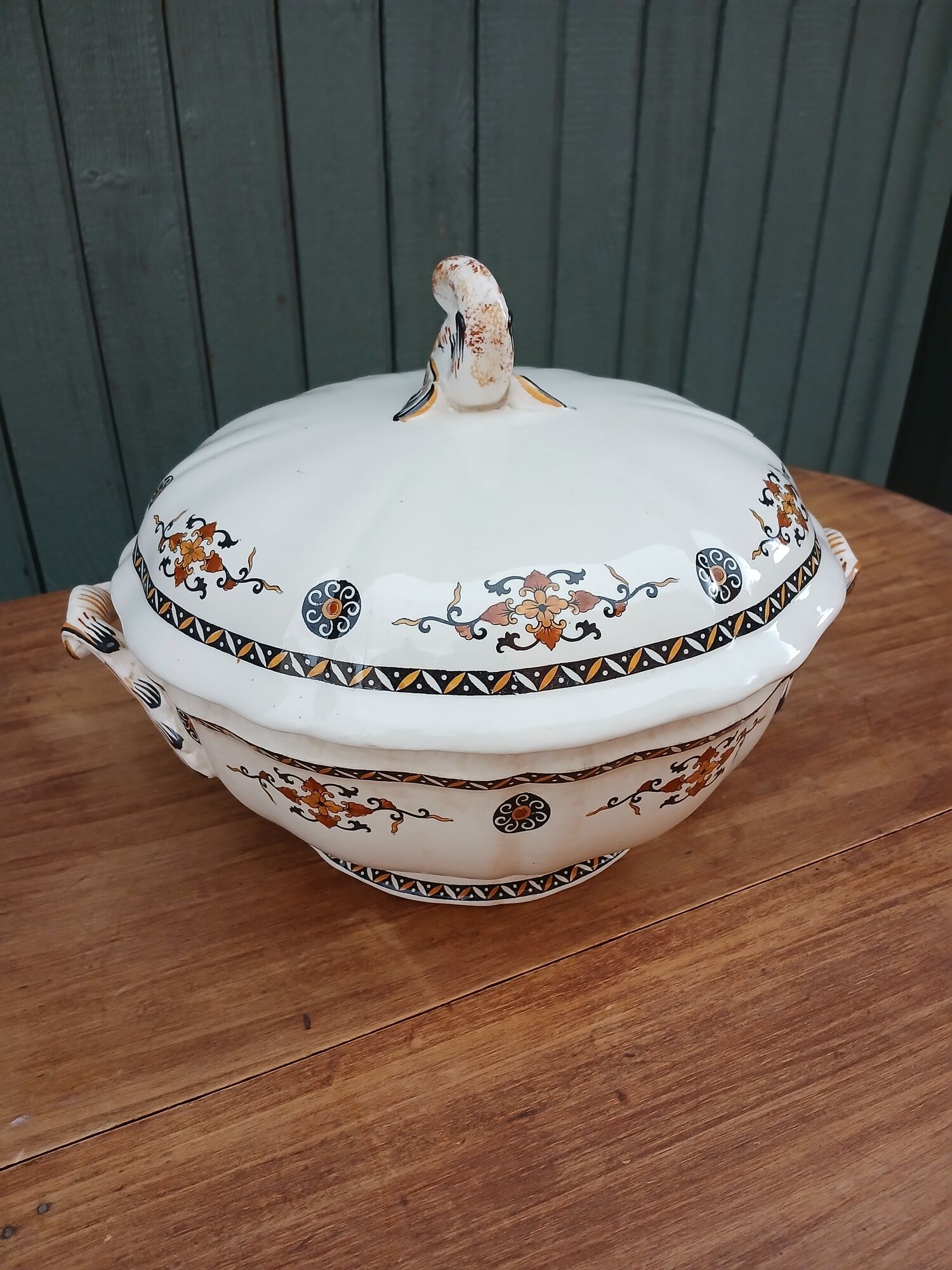 Grande soupière ancienne Gien 