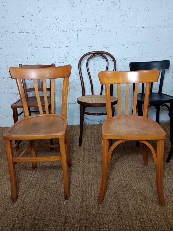 Ensemble de 8 chaises bistrot dépareillées vintage