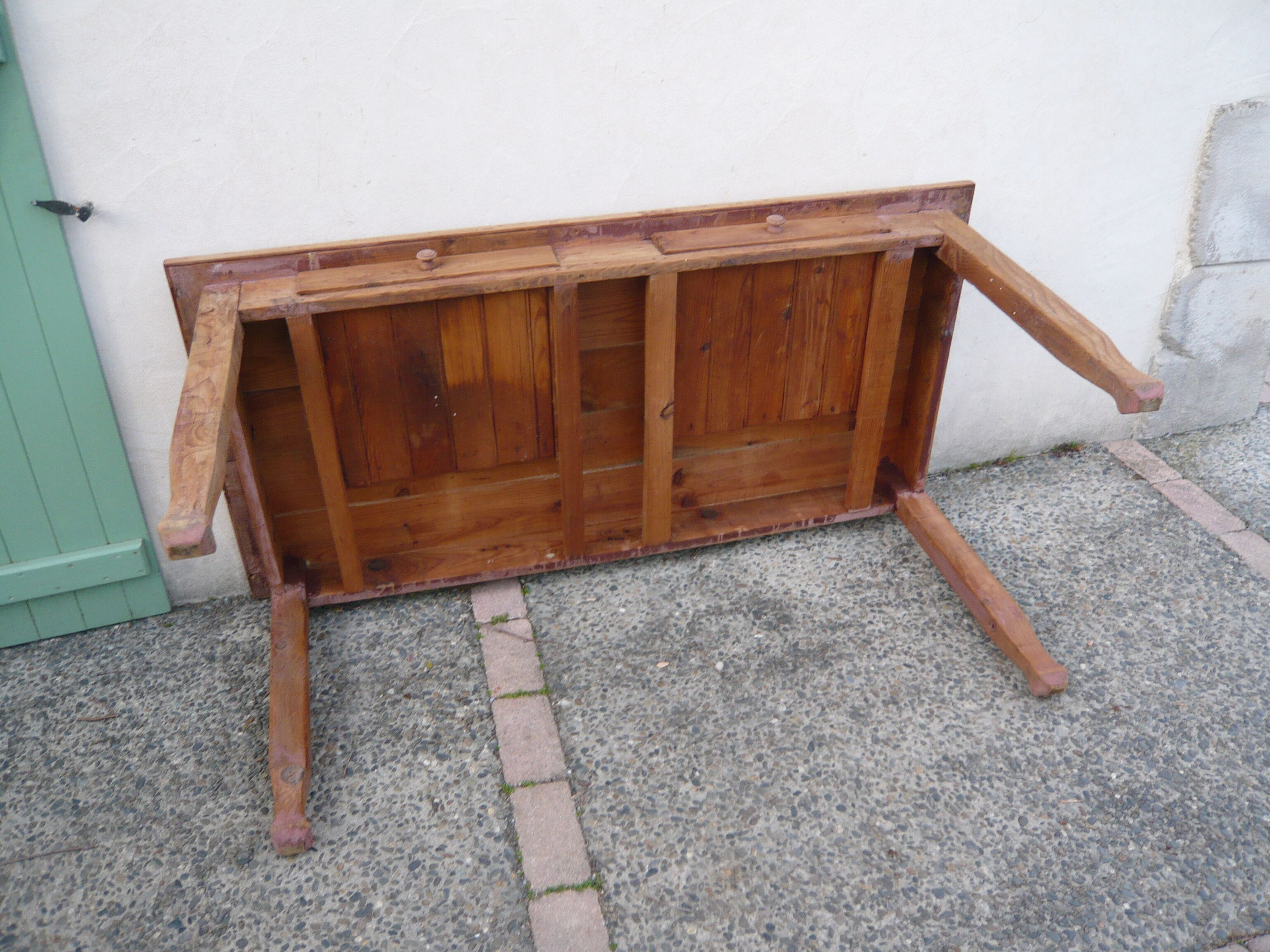 Farm table