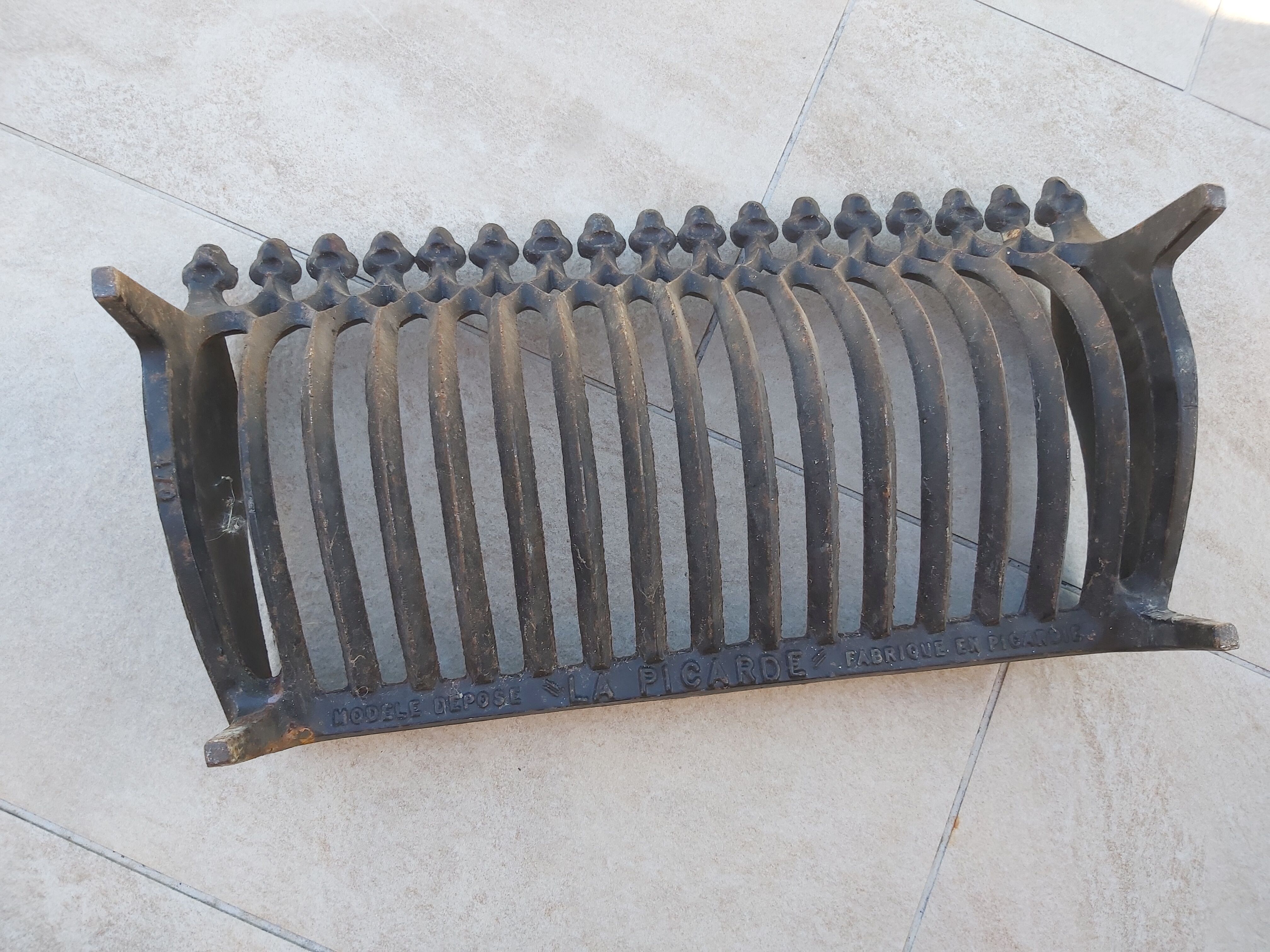 Cast iron log holder La Picarde