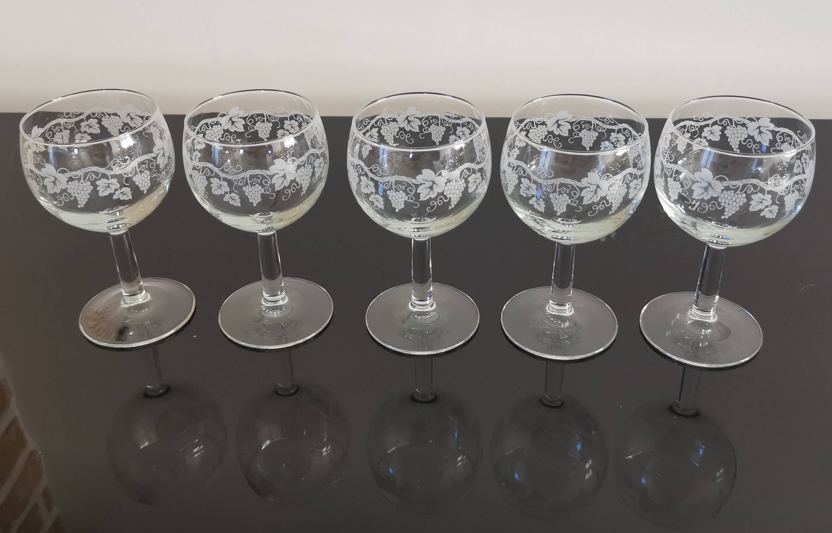 5 vintage “henri julien” red wine balloon glasses with luminarc grape blues decoration