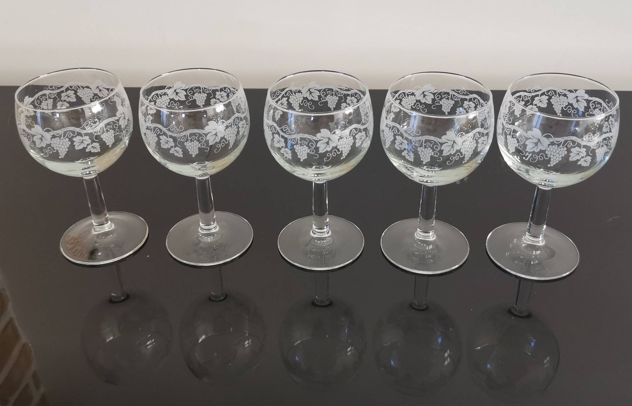 5 vintage “henri julien” red wine balloon glasses with luminarc grape blues decoration