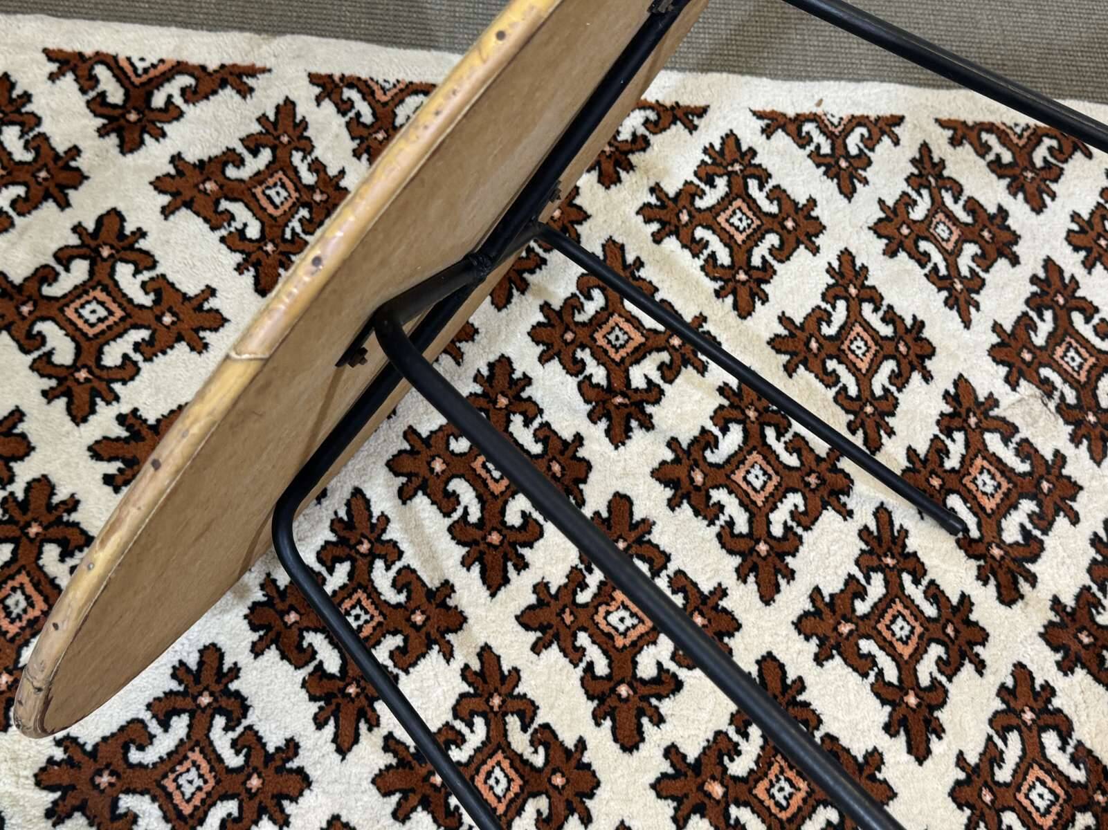 1970s guéridon in rattan with a metal base.