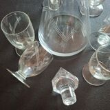 Port decanter and its 6 glasses
