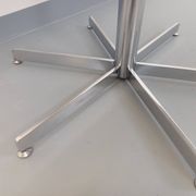 Vintage round dining table in white marble and chrome metal from the 1970s.